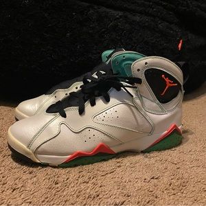 Jordan 7 verde in good condition! Size 9!